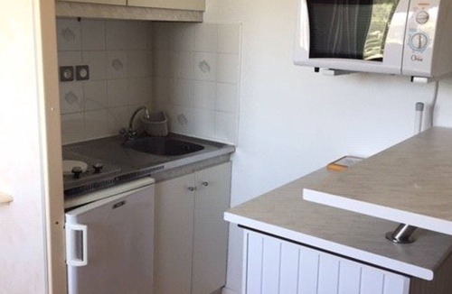 Arette Apartment | Cozy Studio for 2: Near Slopes & Shops, Free Parking, Ski Locker, Mountain View