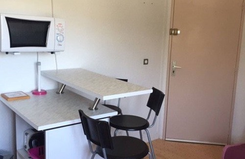 Arette Apartment | Cozy Studio for 2: Near Slopes & Shops, Free Parking, Ski Locker, Mountain View