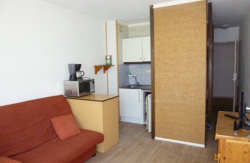 Arette Apartment | Cozy Studio for 4 near Slopes with Free Parking, Ski Locker, Microwave/Grill