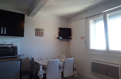 Arette Apartment | Cozy Studio for 4 with Kitchen, Free Parking, Ski Locker - La Pierre St Martin