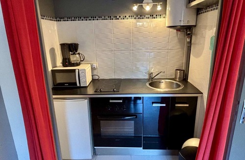 Argeles Plage Apartment | Cozy Studio Near Beach, Shops & Parking – Perfect for Couples!