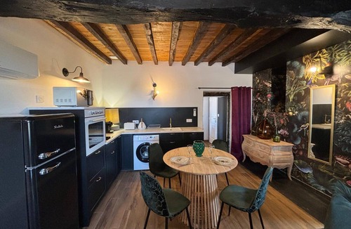 Montaigu-le-Blin Apartment | Cozy studio with garden and spa in Montaigu-le-Blin
