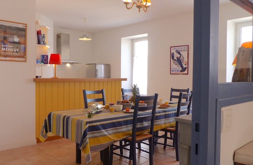 La Trinite-sur-Mer Ski Chalet | Croix du Sud - cosy town centre house