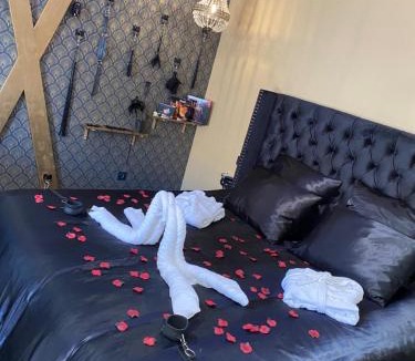 Frenouville Hotel | Désirs d'une nuit - Loveroom jacuzzi