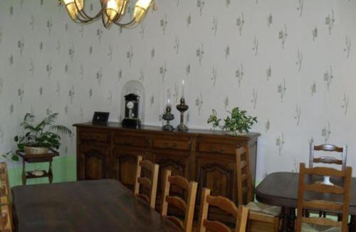 Montigny-les-Vaucouleurs Bed & Breakfast | Détente à Montigny : 4 Chambres, Terrasse, Jardin - FR-1-585-154