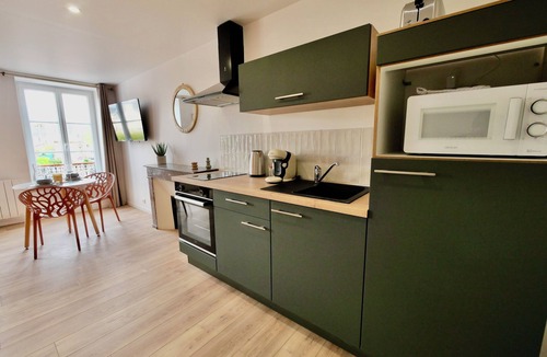 Carentan Apartment | D-DAY SUITES carentanlocation.fr: TERRA - Downtown/2-minute walk from the train station
