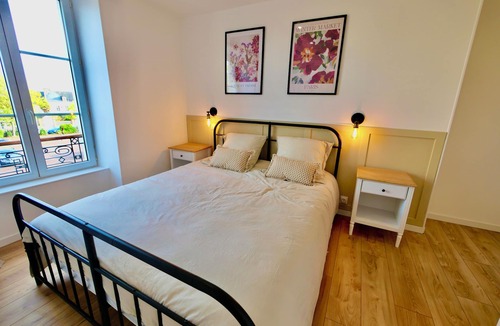 Carentan Apartment | D-DAY SUITES - carentanlocation.fr: LIBERTY Downtown/4 people/2 min from the train station