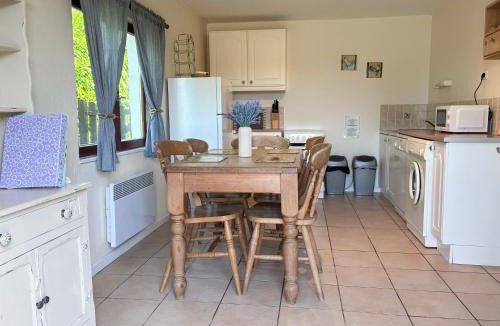 Le Mesnil-Gilbert House | Daisy Cottage with seasonal Swimming Pool