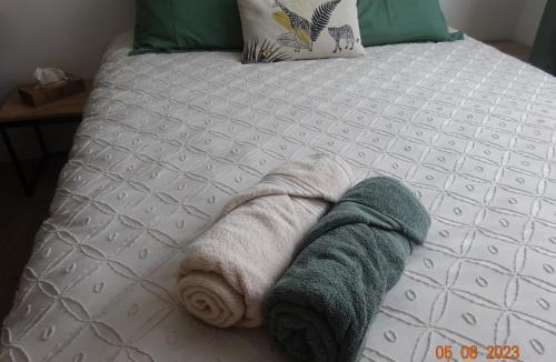Nogent-le-Rotrou Apartment | Dandy - studio confort, espace café, petite cour privée au coeur de Nogent