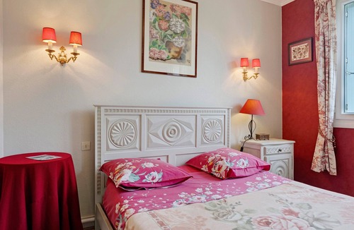 Plouider Bed & Breakfast | De Kersehen - Rose Guest Room with Garden and Wi-Fi
