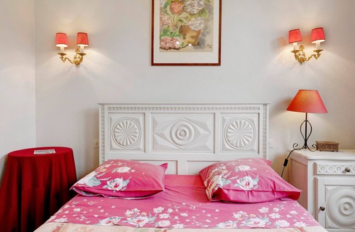 Plouider Bed & Breakfast | De Kersehen - Rose Guest Room with Garden and Wi-Fi