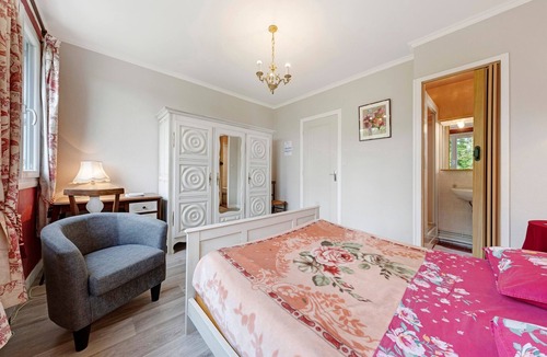 Plouider Bed & Breakfast | De Kersehen - Rose Guest Room with Garden and Wi-Fi
