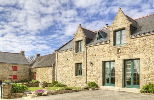 Locoal-Mendon House | De la Quenouille - LOCOAL-MENDON