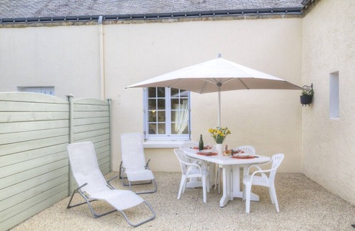 Locoal-Mendon House | De la Quenouille - LOCOAL-MENDON