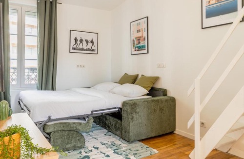 Pere Lachaise Apartment | Delicate studio bathed in sunlight