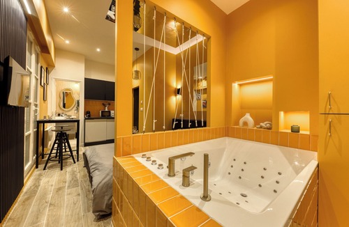 Melun Apartment | Deluxe SPA suite: caramel sweetness