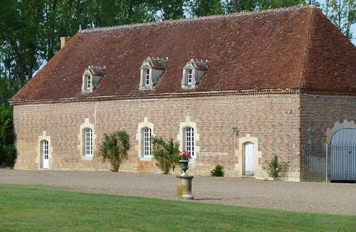 Chateau-sur-Allier House | Dependance of a 16th century castle listed as an historical monument!