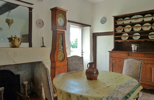 Chateau-sur-Allier House | Dependance of a 16th century castle listed as an historical monument!