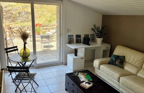 Essertines-en-Chatelneuf Bed & Breakfast | Detached studio surrounded by nature, 1 bedroom, 1 living room, 1 bathroom