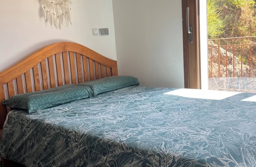 Essertines-en-Chatelneuf Bed & Breakfast | Detached studio surrounded by nature, 1 bedroom, 1 living room, 1 bathroom