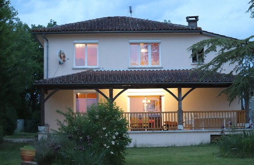 Pern House | Detached house, large covered terrace, fenced garden, WIFI ACCESS