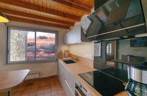 Plouescat House | Detached villa overlooking the sea: 'FEET IN THE WATER'. Amazing views.