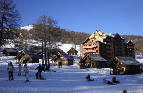 Risoul Ski Chalet | Deux chalets communicants sur les pistes – 10 pers – Risoul 1850