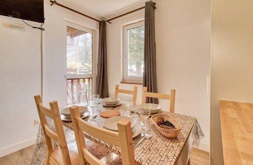 Genos Apartment | Direct access to the slopes - flat for 4