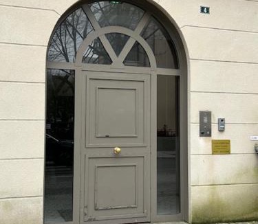 Chessy Apartment | Disney 3 mn, 14 people , 4 bedrooms, 2 parkings privés