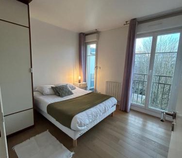 Chessy Apartment | Disney 3 mn, 14 people , 4 bedrooms, 2 parkings privés