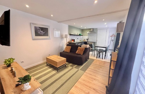Crouttes-sur-Marne House | Disney & Champagne Stay - Cosy renovated apartment near vineyards