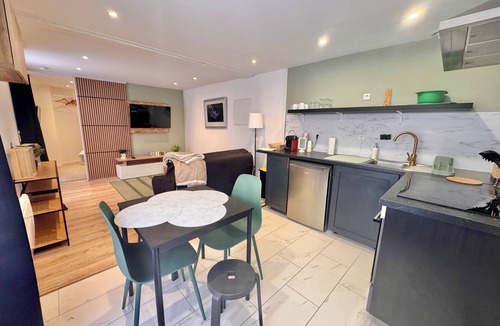 Crouttes-sur-Marne House | Disney & Champagne Stay - Cosy renovated apartment near vineyards
