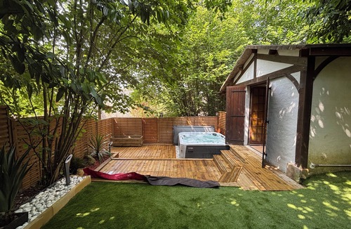 Coupvray Apartment | Disney Spa & Private Wellness Suite