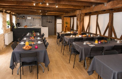 Saint-Matre House | Domaine Les Moustans | Sleeps 38 & Pool | Family & Group Retreat