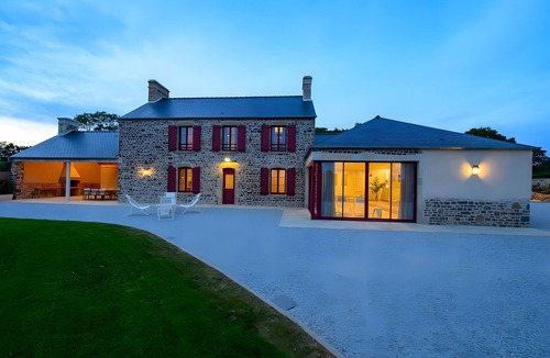 Saint-Sauveur-le-Vicomte Villa | Domaine Le Saint Georges Cottage with Pool, Spa & Sauna