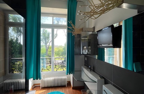 Saint-Pavace Villa | Domaine de la Belvaudière - 22pers - Piscine - Lux