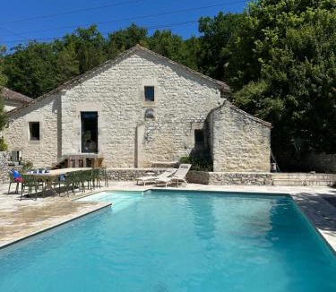 Cezac House | Domaine de Péroline Piscine et jacuzzi