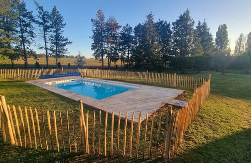 Saint-Medard House | Domaine de Saint Marc. Grande longère au bord de son étang au milieu des champs