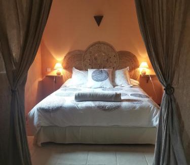 Blot-lʼEglise Bed & Breakfast | Domaine des Maillets