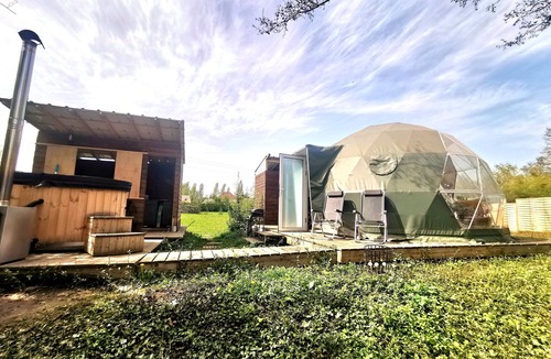 Cannes-Ecluse Cabin | Dome with transparent roof, jacuzzi, telescope, rowing boat, 1h from Paris - RER station