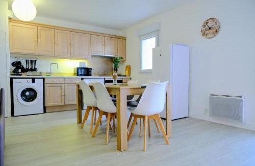 Melun Apartment | Double Apparts - Spacieux 140 m2 - 4 Ch - Entrée autonome- 2 Parkings Privé Gratuit