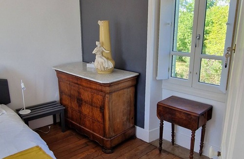 Maringues House | Double room-Superior-Shared Bathroom-Courtyard view