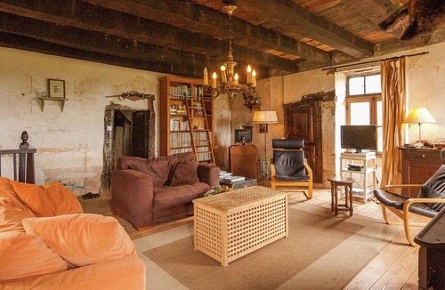 Clermont-d'Excideuil House | Dreamy Holiday Home in Clermont d' Excideuil with Fireplace