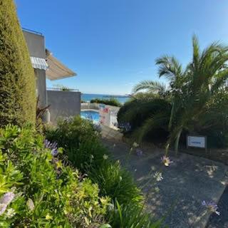 Trevou-Treguignec Apartment | Duplex 6 pers piscine et vue mer