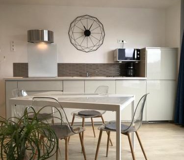 Trevou-Treguignec Apartment | Duplex 6 pers piscine et vue mer