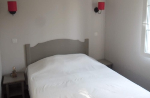 Monflanquin Apartment | Duplex apartment with heated pool