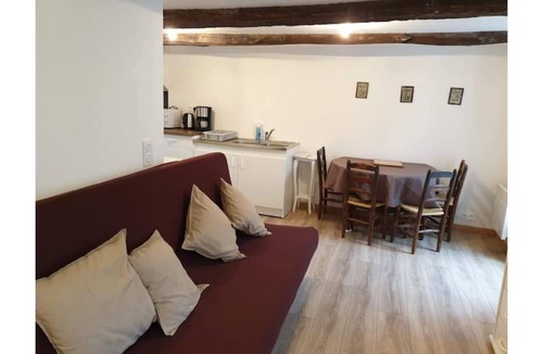 Lampaul-Guimiliau Apartment | Duplex au Pied de L'enclos de Lampaul-guimiliau