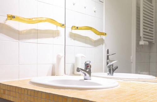 Grossouvre Apartment | Easy access, quite area 1 bedroom with one bathroom