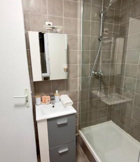 Flandres Apartment | Easy Access to Central Paris - 5 min Metro Line 7, La Vilette Park nearby
