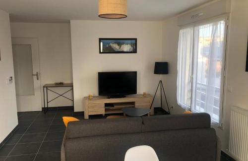 Saint-Martin-du-Littoral Apartment | Echappée mer - 4 pers - Parking privé - Ascenseur - 60m2